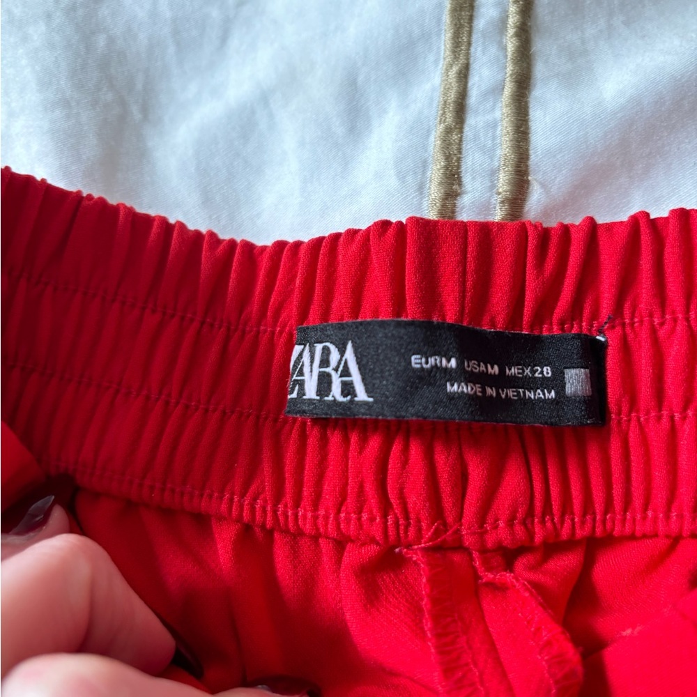 Red elastic gold button Zara pants - Picture 4 of 5